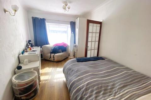4 bedroom end of terrace house to rent, 4 bed house in Headstone Lane, Harrow