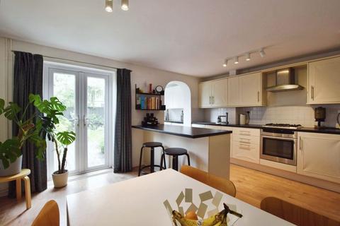16 Chiselbury Grove, Harnham, Salisbury, SP2 8EP