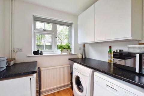16 Chiselbury Grove, Harnham, Salisbury, SP2 8EP