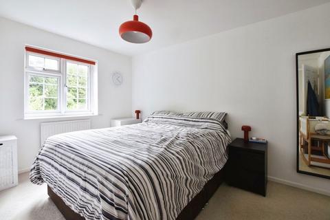 16 Chiselbury Grove, Harnham, Salisbury, SP2 8EP