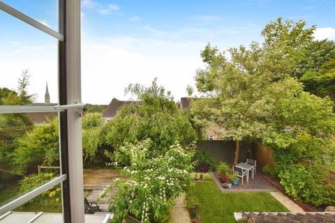 16 Chiselbury Grove, Harnham, Salisbury, SP2 8EP