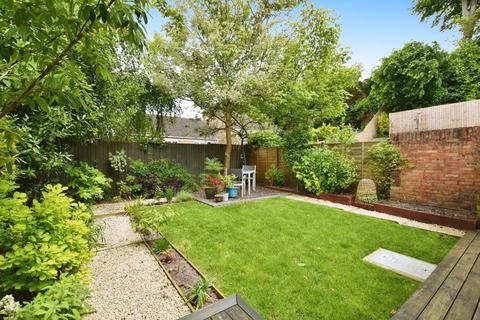 16 Chiselbury Grove, Harnham, Salisbury, SP2 8EP