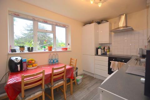 2 bedroom maisonette to rent, Wellington Road, Hatch End