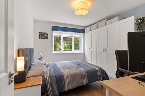 2 bedroom apartment to rent, Eaton Road, Sutton, SM2