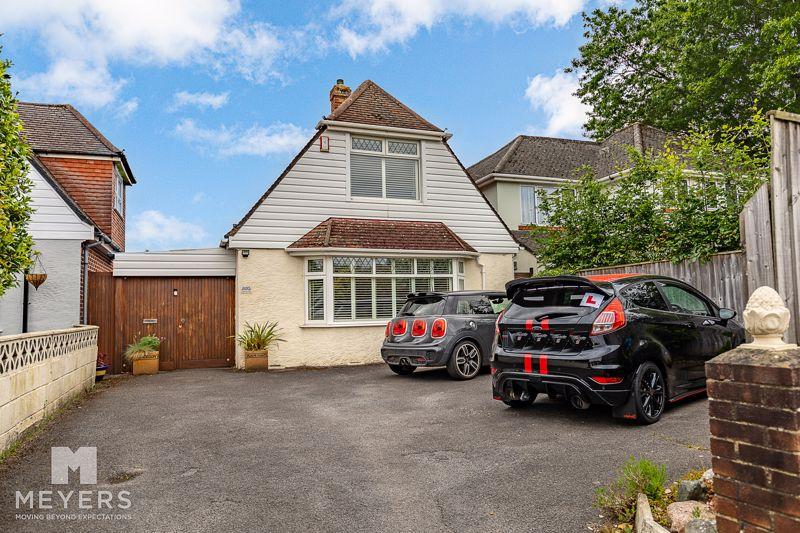 Castle Lane West, Bournemouth, BH8 3 bed detached bungalow for sale £