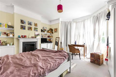 3 bedroom flat to rent, Burntwood Lane, London, SW17