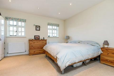4 bedroom semi-detached house to rent, Twyford, Winchester