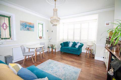 2 bedroom apartment for sale, Cliffsea Grove, Leigh-On-Sea SS9