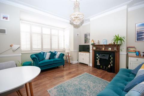 2 bedroom apartment for sale, Cliffsea Grove, Leigh-On-Sea SS9