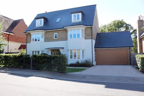 5 bedroom detached house to rent, Chigwell Grange, High Road, Chigwell IG7