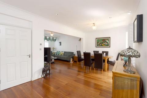 26 Chigwell Park Drive, Chigwell, IG7 5BD