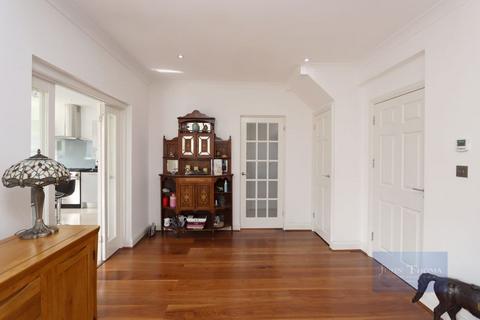 26 Chigwell Park Drive, Chigwell, IG7 5BD