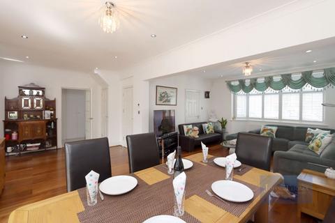 26 Chigwell Park Drive, Chigwell, IG7 5BD