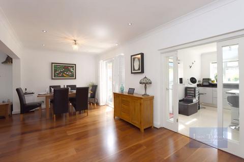 26 Chigwell Park Drive, Chigwell, IG7 5BD