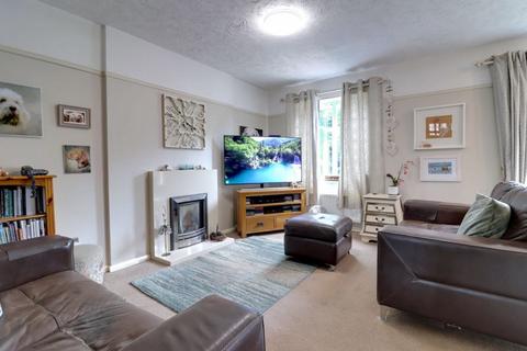 6 Barker Close, Stafford, ST16 1LY