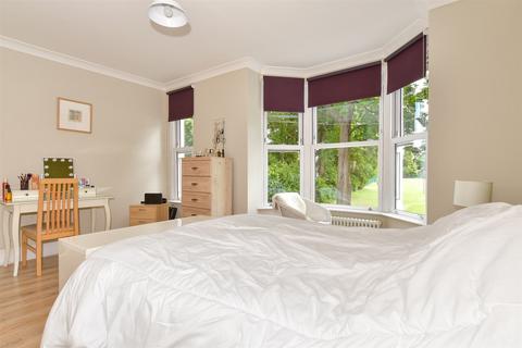 3 bedroom terraced house for sale, High Street, Snodland, Kent