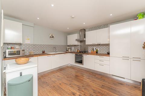 2 bedroom flat for sale, Station Road, London N22