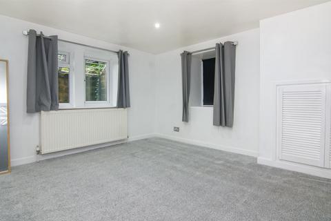 1 bedroom flat to rent, Newlaithes Grange, Abbey Court, Horsforth, Leeds, LS18