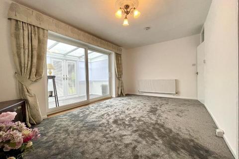 2 bedroom semi-detached bungalow to rent, Schofield Avenue, West Bromwich, B71 2AW