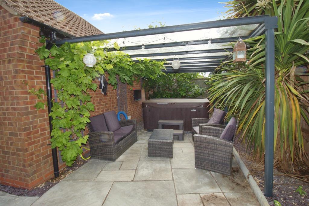 Pergola & Hot tub