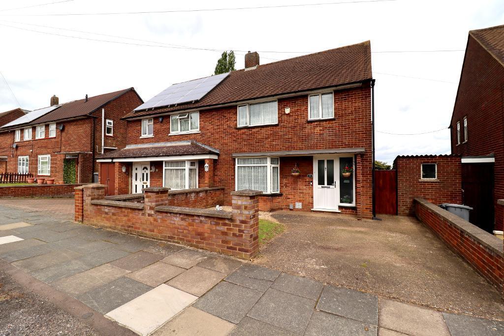 Longcroft Road, Farley Hill, Luton... 3 bed semidetached house for