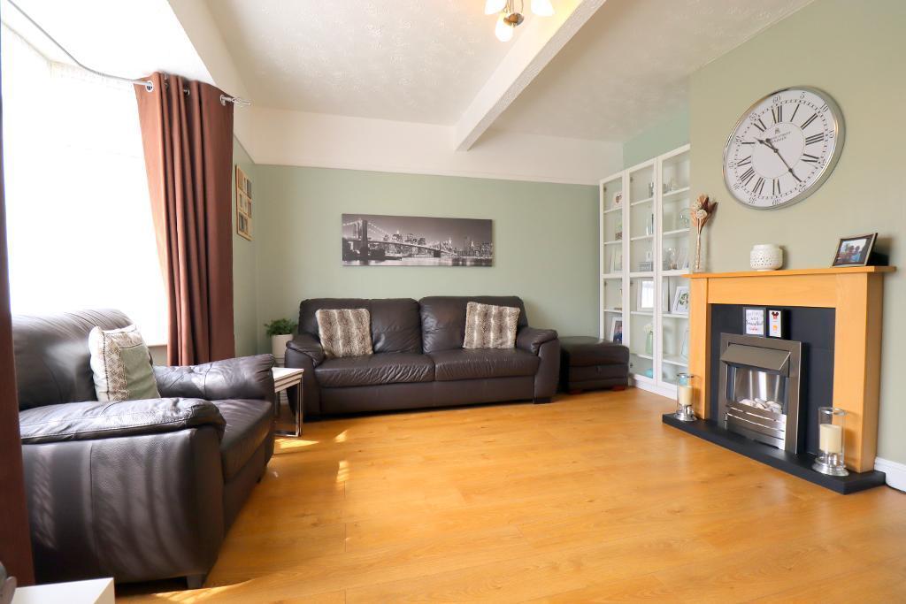 Longcroft Road, Farley Hill, Luton... 3 bed semidetached house for