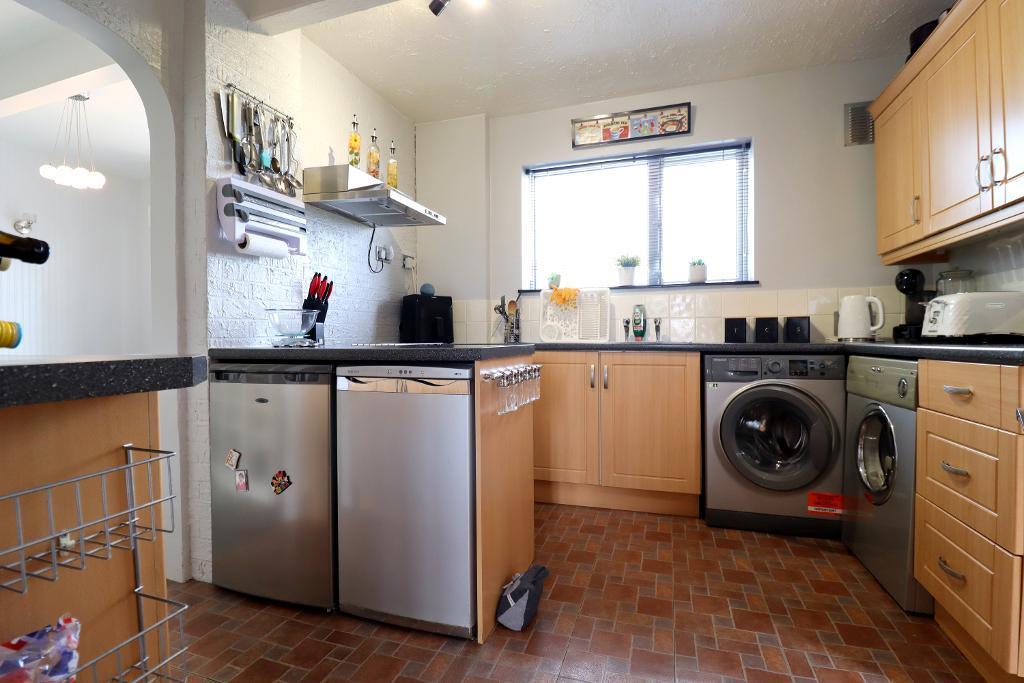 Longcroft Road, Farley Hill, Luton... 3 bed semidetached house for