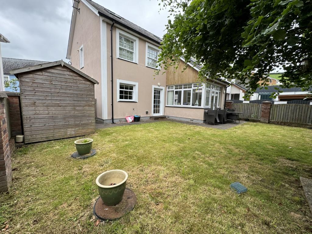 Enclosed Rear Garden Area