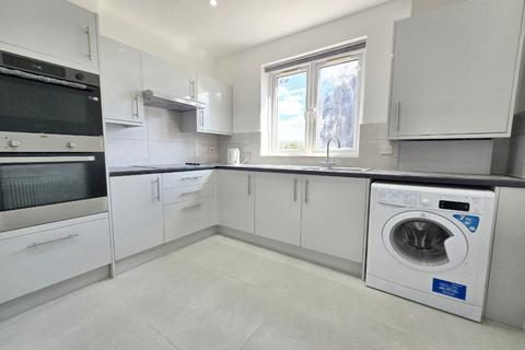 3 bedroom flat to rent, Northwick Avenue, Harrow, Greater London, HA3