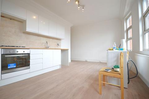 2 bedroom flat to rent, Leeland Mansions, W13 9HE