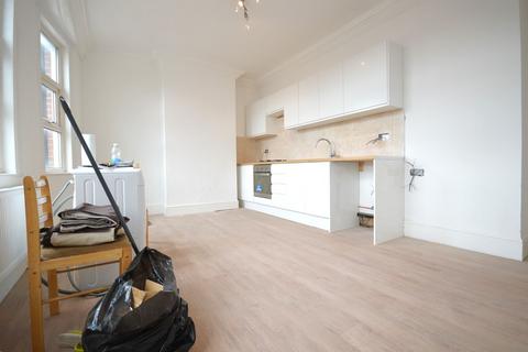 2 bedroom flat to rent, Leeland Mansions, W13 9HE