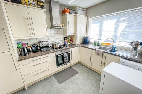 3 bedroom semi-detached house to rent, Greystone Passage, Dudley