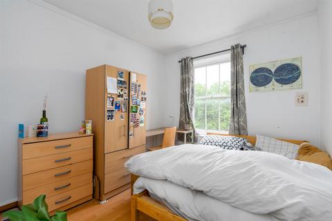 3 bedroom flat to rent, Phoenix Road, Kings Cross