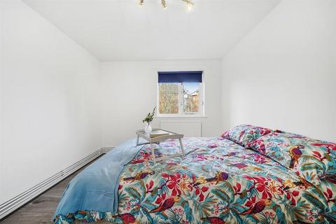 2 bedroom maisonette to rent, Copperfield Drive, London, N15