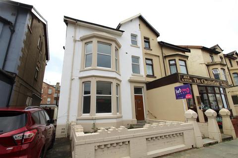 2 bedroom flat to rent, Wellington Road, Blackpool