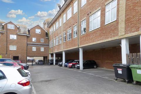 2 bedroom apartment for sale, Lumley Road, Horley