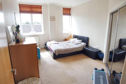 2 bedroom apartment for sale, Lumley Road, Horley