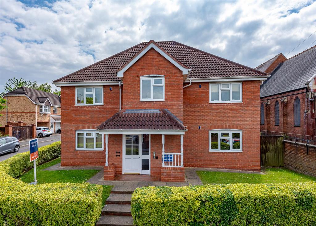 124 B Common Road-Front.jpg