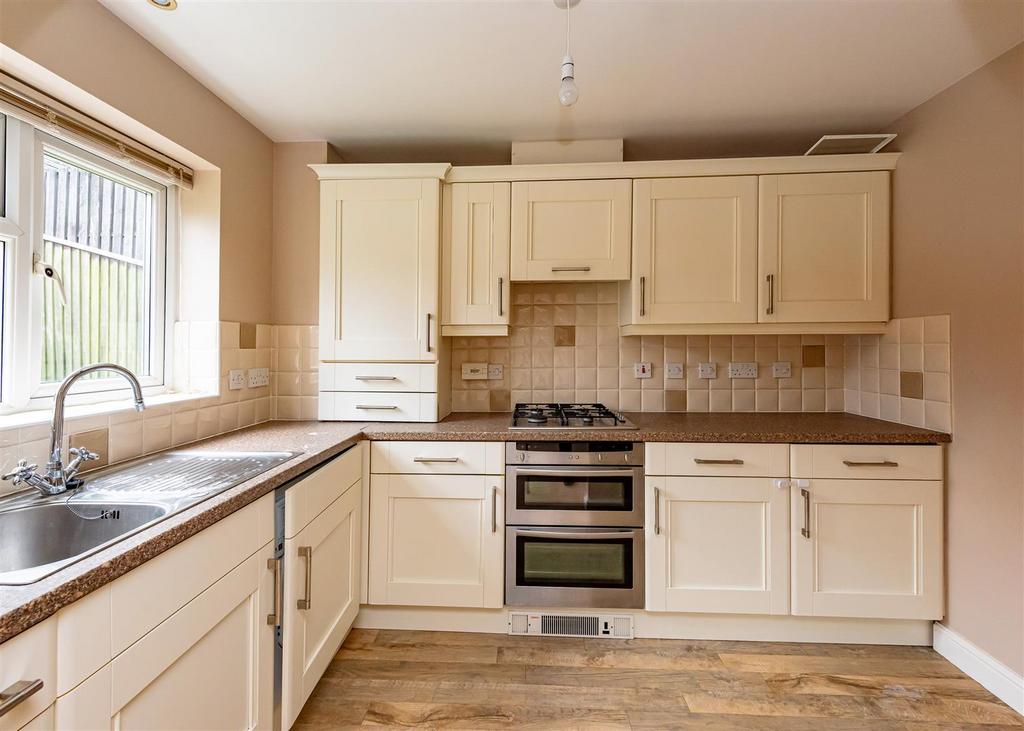 124 B Common Road-Kitchen.jpg