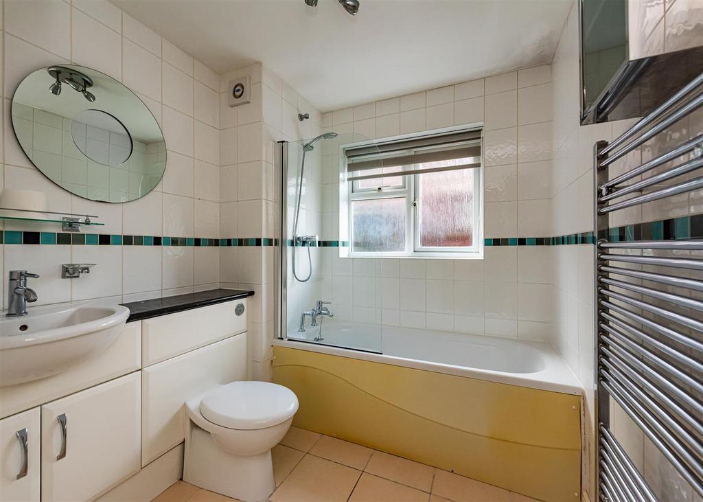 124 B Common Road-bathroom.jpg
