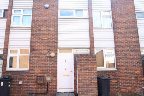 3 bedroom house to rent, Inglewood Close Hainault