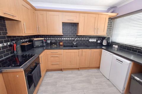 3 bedroom townhouse for sale, Whingate Close, Leeds, West Yorkshire