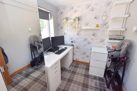 3 bedroom townhouse for sale, Whingate Close, Leeds, West Yorkshire