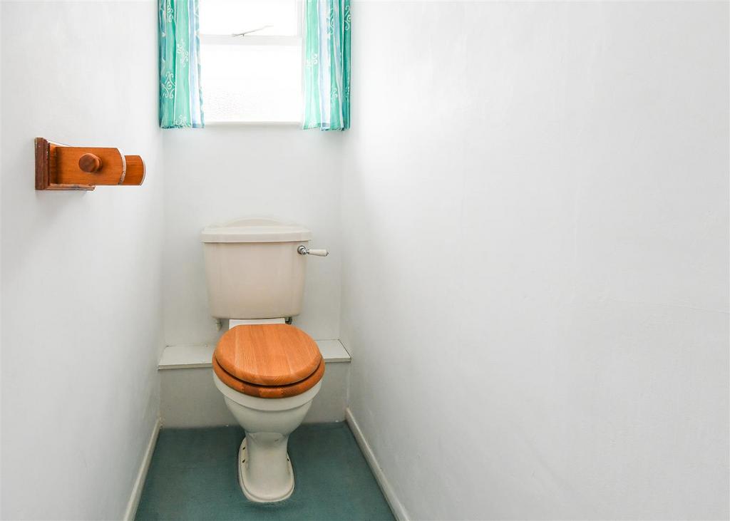 16 Woodlands Road - WC.jpg