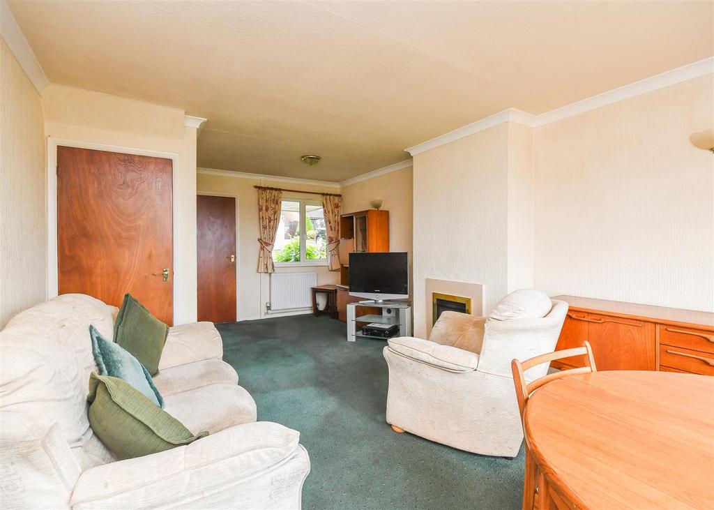 16 Woodlands Road - Living Dining Room (2).jpg