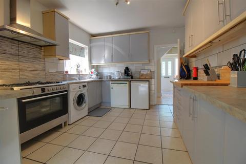 31 King Edwards Avenue, Gloucester, GL1 5DD