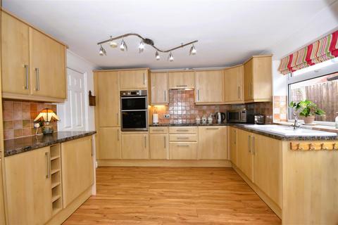 3 bedroom detached bungalow for sale, Green Lane, Newark