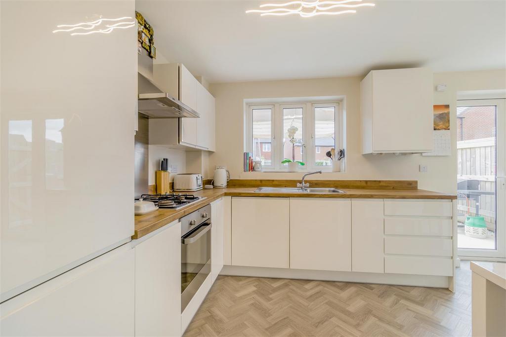 8604867-interior08.jpg