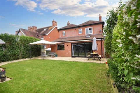 3 bedroom detached house for sale, Shaftesbury Road, Gillingham