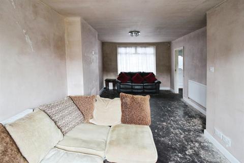 2 bedroom end of terrace house for sale, Wivern Road, Hull